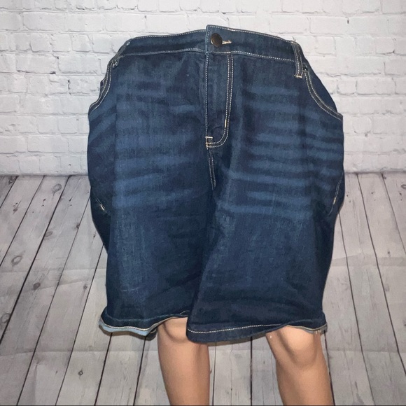 Lane Bryant Pants - Lane Bryant Girfriend Jean Shorts size 18